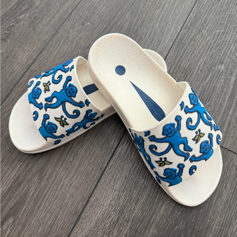 Roller Rabbit Blue Monkey Slide Size 6